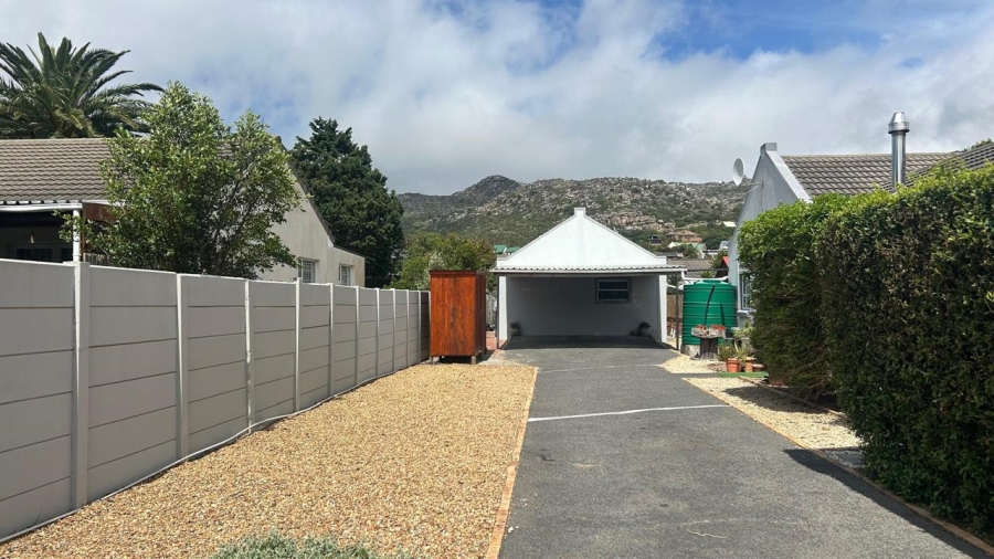 To Let 3 Bedroom Property for Rent in Capri Western Cape
